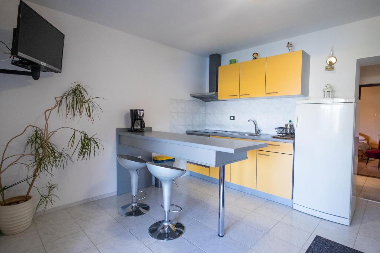 Apartmani Suzana Klenovica Exterior photo
