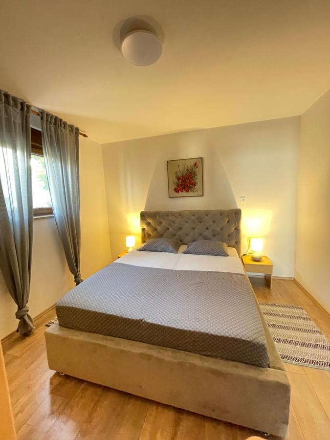 Apartmani Suzana Klenovica Exterior photo